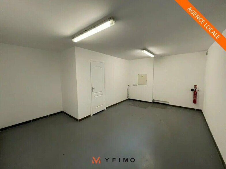 Flex in Gargenville for lease - Interior Photo - Image 3 of 5