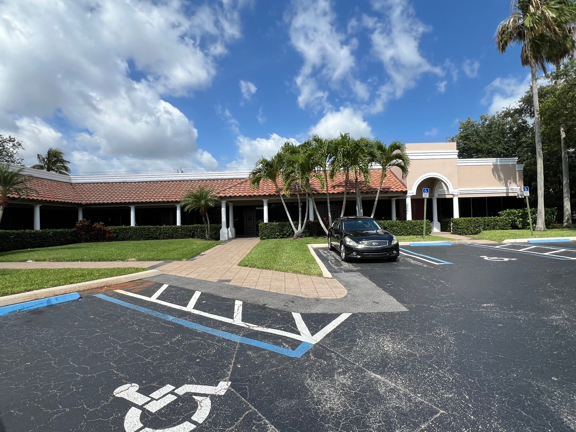 4 Harvard Cir, West Palm Beach, FL for lease Building Photo- Image 1 of 15