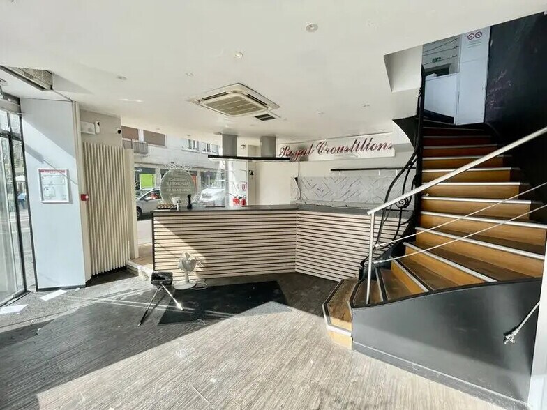 Retail in Rouen for lease - Lobby - Image 2 of 10