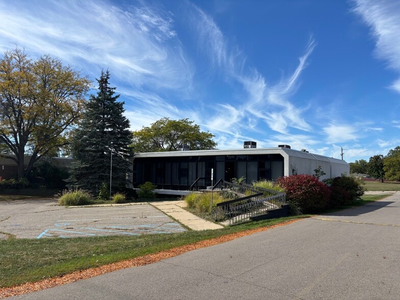 4414 S Pennsylvania Ave, Lansing, MI for sale - Building Photo - Image 2 of 20
