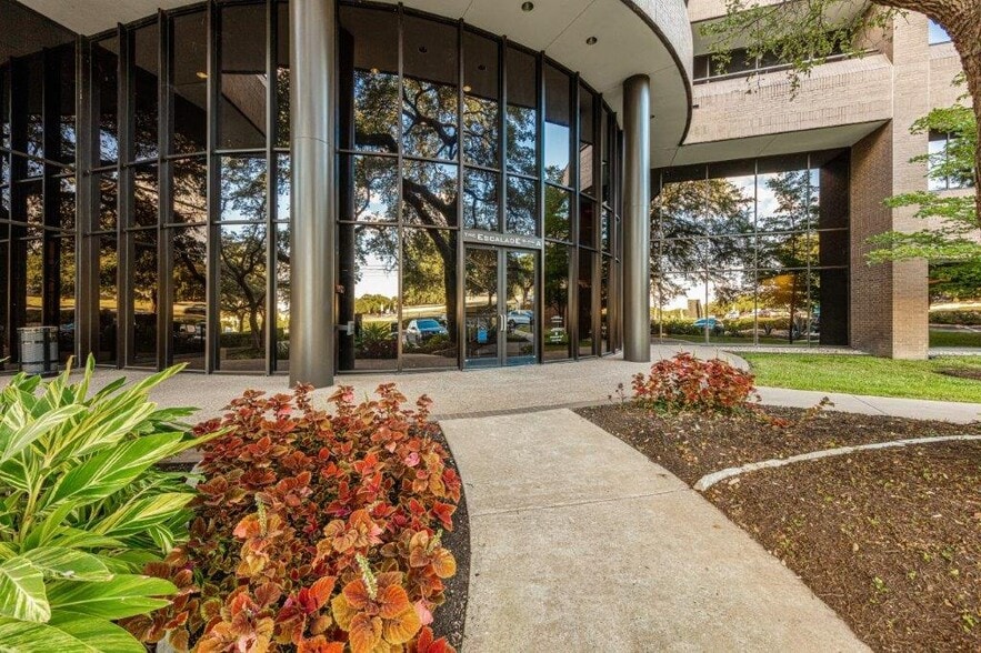 4301 Westbank Dr, Austin, TX for lease - Building Photo - Image 2 of 9