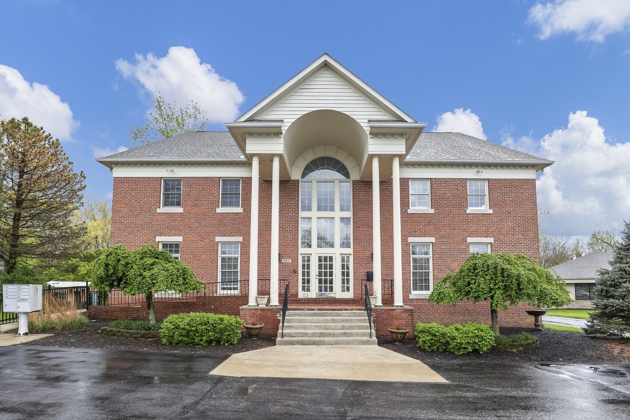 12927 Stonecreek Dr, Pickerington, OH for sale Primary Photo- Image 1 of 1