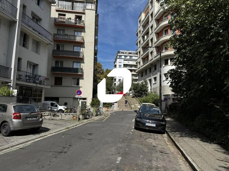 Flex in Grenoble for lease - Building Photo - Image 1 of 10