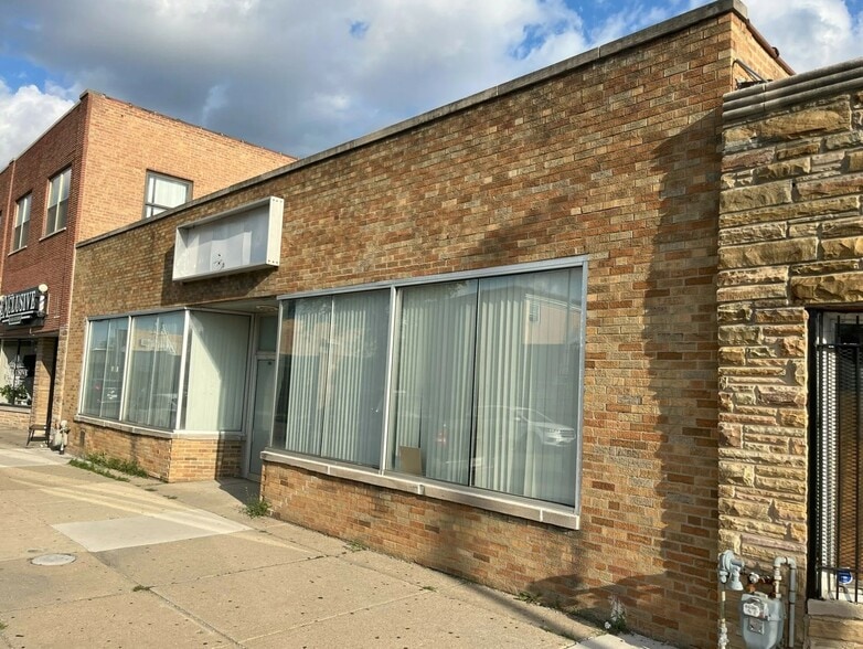 5245 W Diversey Ave, Chicago, IL for lease - Building Photo - Image 2 of 13