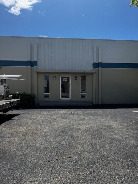 3910 N 29th Ave, Hollywood, FL for sale - Primary Photo - Image 1 of 1