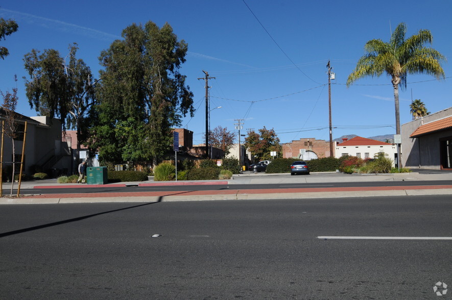 11 E Redlands Blvd, Redlands, CA for sale - Primary Photo - Image 1 of 2