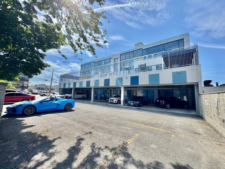 215-15 Northern Blvd, Bayside, NY for sale - Building Photo - Image 2 of 63