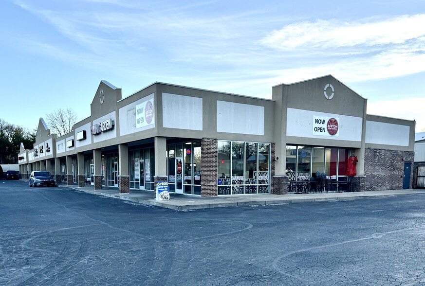 8001-8025 Mackenzie Rd, Saint Louis, MO for lease - Building Photo - Image 3 of 19