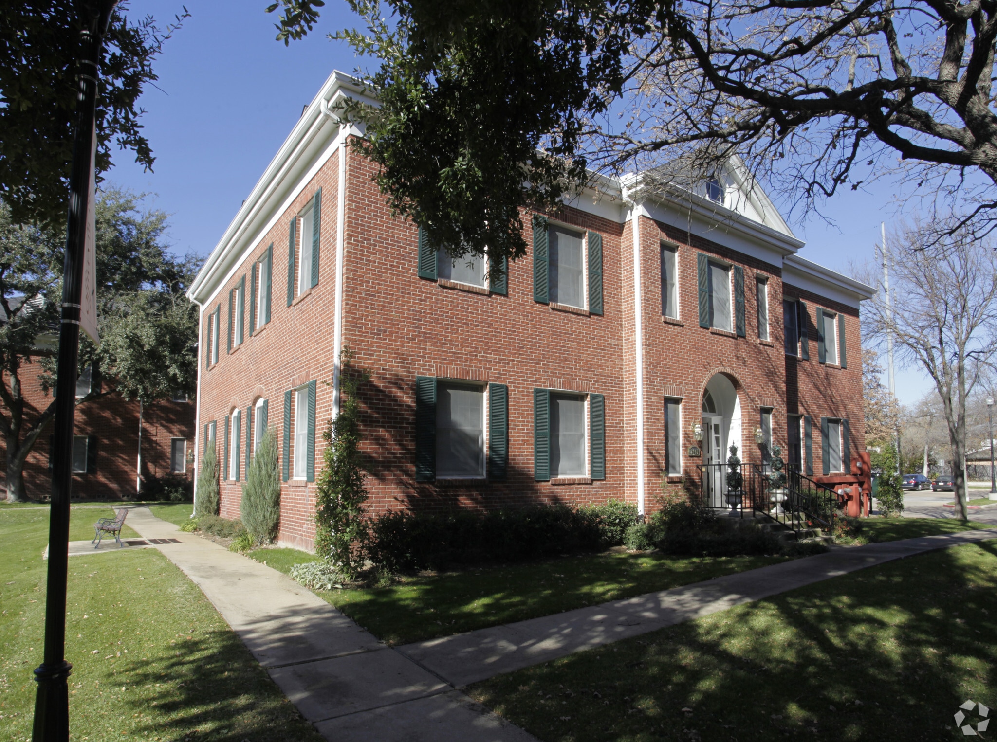 2015 E Lamar Blvd, Arlington, TX for sale Primary Photo- Image 1 of 10