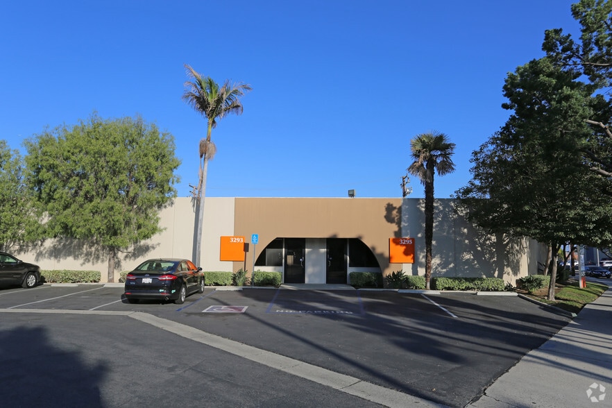 3281-3295 Industry Dr, Signal Hill, CA for lease - Building Photo - Image 1 of 11