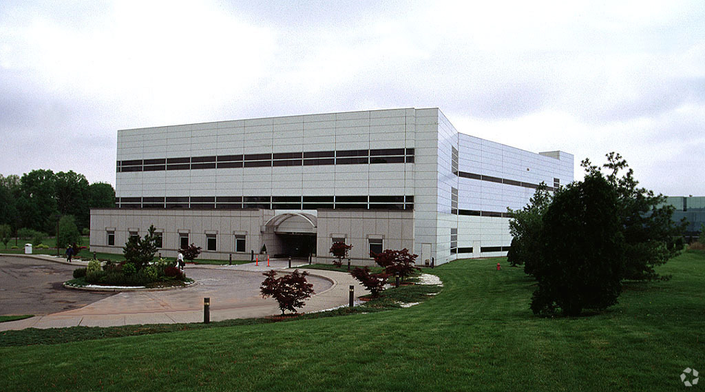 Center 7 Teleport Drive, Staten Island, NY for sale Primary Photo- Image 1 of 1