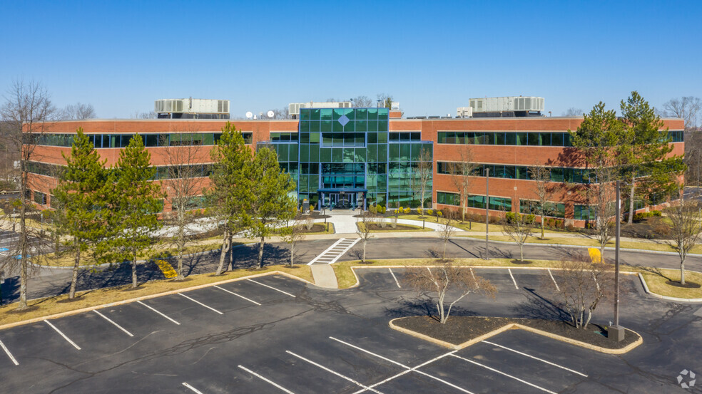 100 Crossing Blvd, Framingham, MA for lease - Building Photo - Image 2 of 23