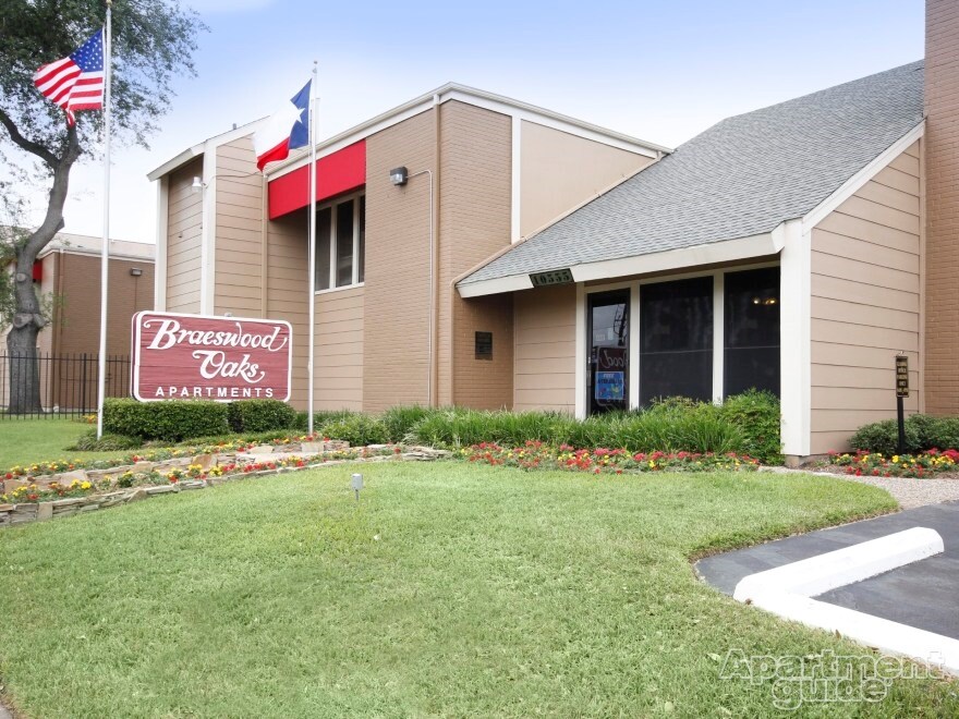 8100 Creekbend Dr, Houston, TX 77071