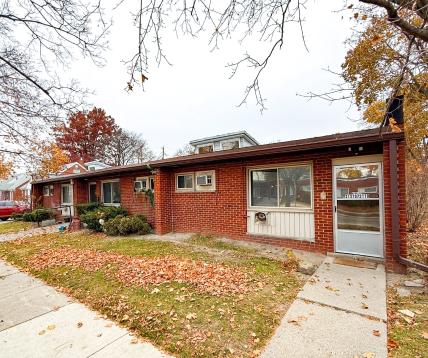 15405 E 11 Mile Rd, Roseville, MI for sale Primary Photo- Image 1 of 9