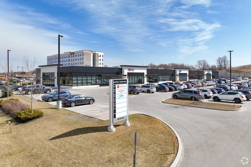95 Eric T Smith Way, Aurora, ON for lease - Primary Photo - Image 1 of 4