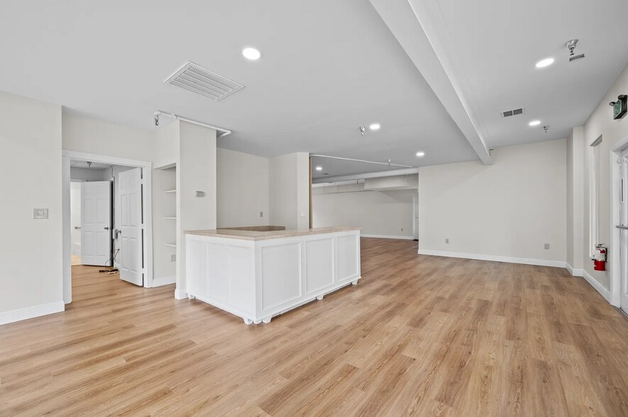 2441 NW 43rd St, Gainesville, FL for lease - Interior Photo - Image 2 of 35