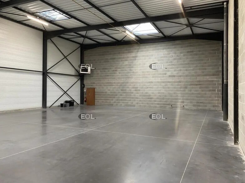 Industrial in Genas for lease - Interior Photo - Image 3 of 17