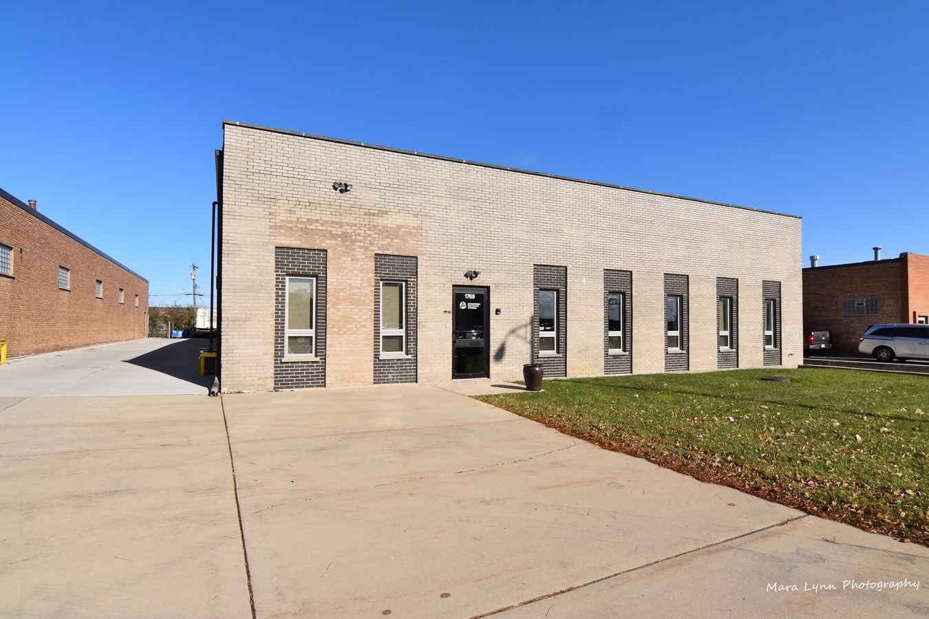 1769 W Armitage Ct, Addison, IL 60101