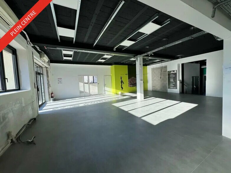Office in Bourg-lès-Valence for lease - Building Photo - Image 1 of 9