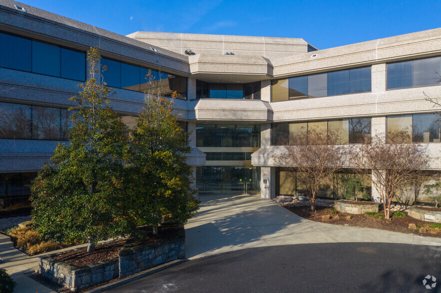 800 S Frederick Ave, Gaithersburg, MD for lease - Building Photo - Image 2 of 7