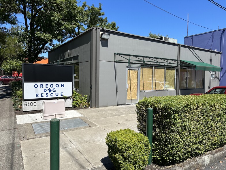 6080 SW Macadam Ave, Portland, OR for lease - Building Photo - Image 2 of 4