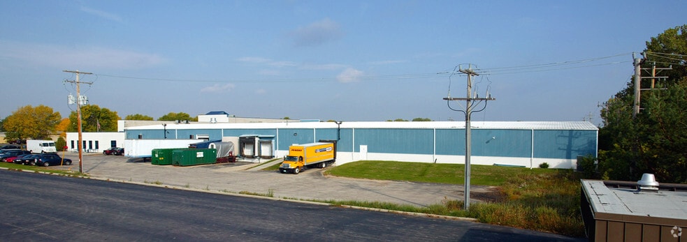 8900 N 55th St, Milwaukee, WI for sale - Building Photo - Image 3 of 4