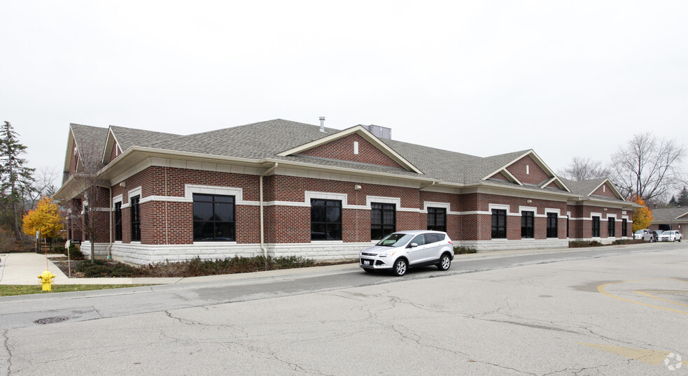 1410 N Arlington Heights Rd, Arlington Heights, IL for lease - Primary Photo - Image 1 of 3