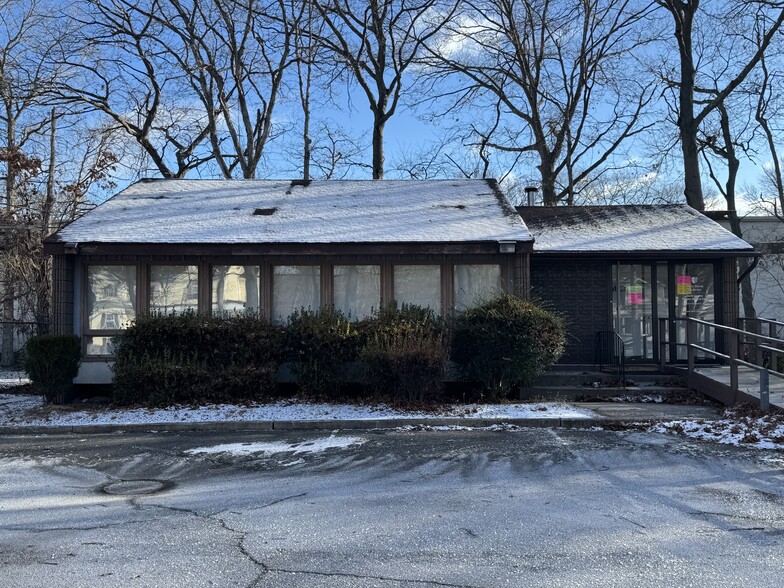 43 Radio Ave, Miller Place, NY for lease - Primary Photo - Image 1 of 16