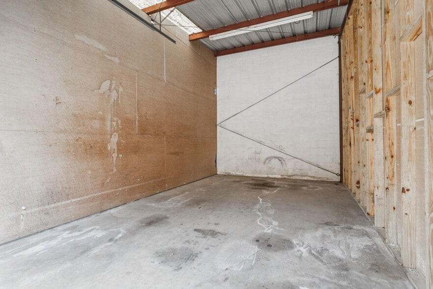 4808 N Hubert Ave, Tampa, FL for lease - Building Photo - Image 2 of 8