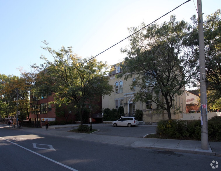 150 Beverley St, Toronto, ON for lease - Building Photo - Image 2 of 32