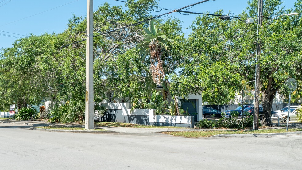 12540 NE 8th Ave, Miami, FL for lease - Building Photo - Image 3 of 17