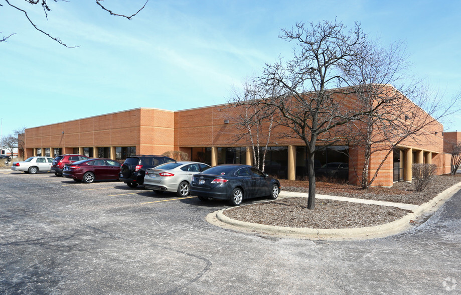 175 Hansen Ct, Wood Dale, IL for lease - Primary Photo - Image 1 of 28