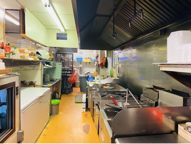 3214 W Dauphin St, Philadelphia, PA for sale - Interior Photo - Image 3 of 12