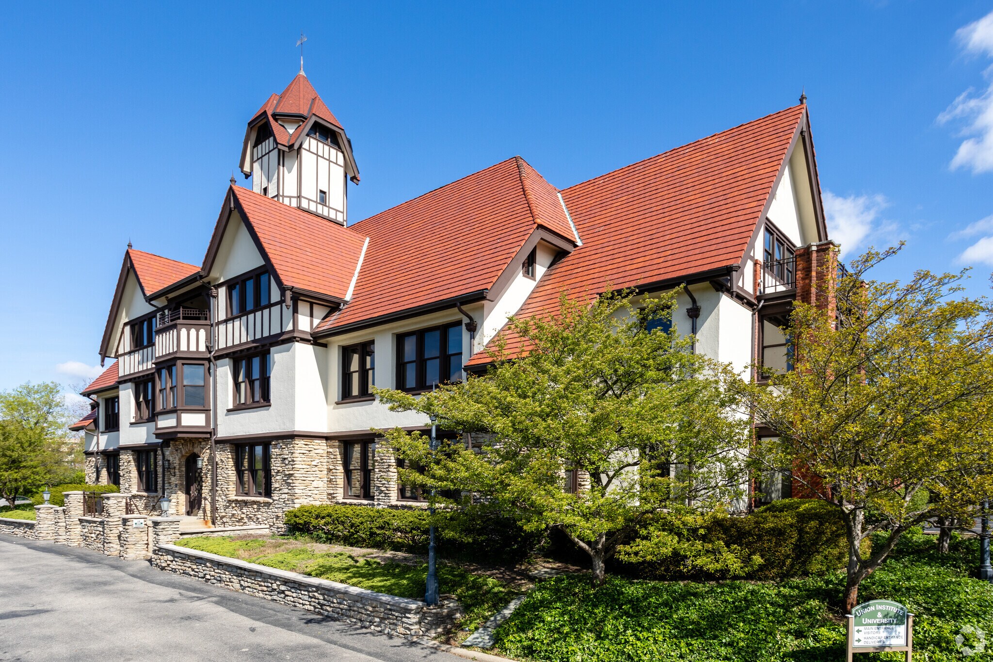 440 E McMillan St, Cincinnati, OH for sale Primary Photo- Image 1 of 1