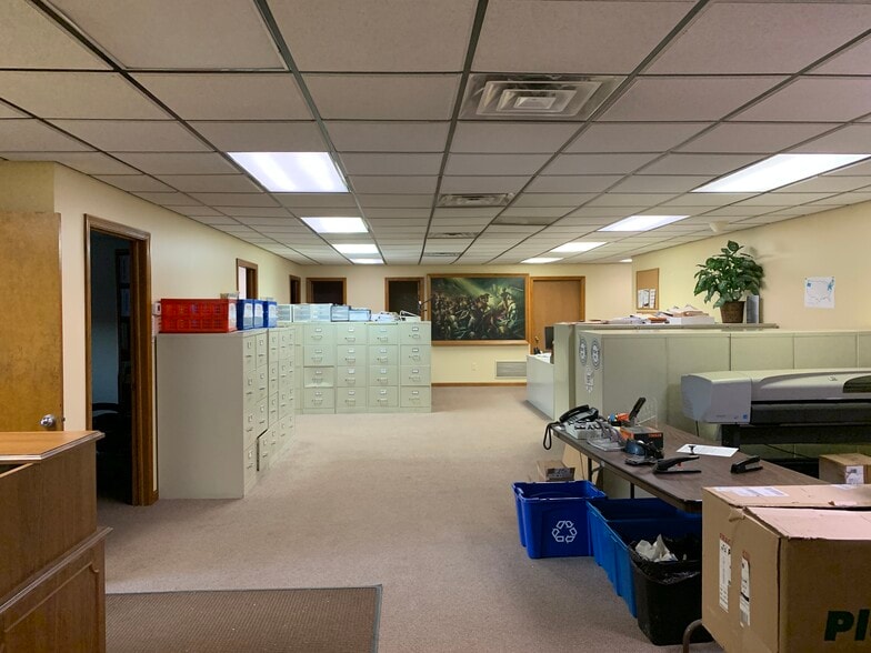 2435 W Pike St, Houston, PA for sale - Interior Photo - Image 2 of 17