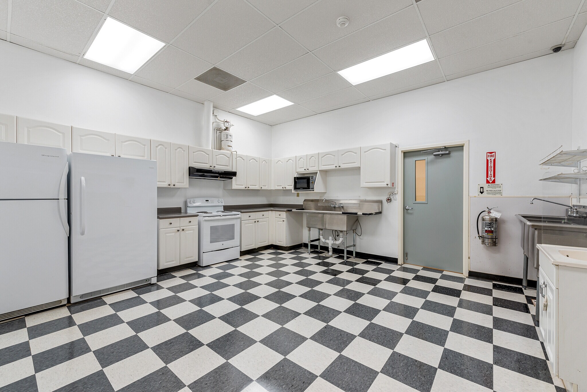 13511 Florence Rd, Sugar Land, TX for lease Kitchen- Image 20 of 24