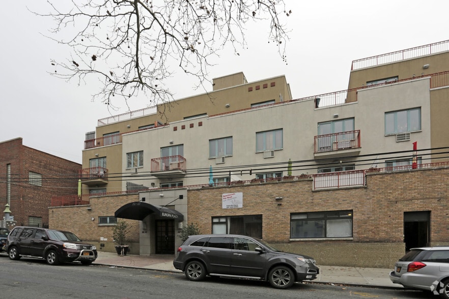 24-47 44th St, Astoria, NY for lease - Building Photo - Image 2 of 2