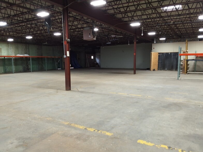 20 Industrial Pl, Middletown, NY for lease - Interior Photo - Image 3 of 18