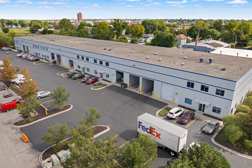 340 Marshall Ave, Aurora, IL for sale - Building Photo - Image 1 of 59