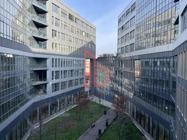 Office in Bordeaux for lease - Building Photo - Image 3 of 3