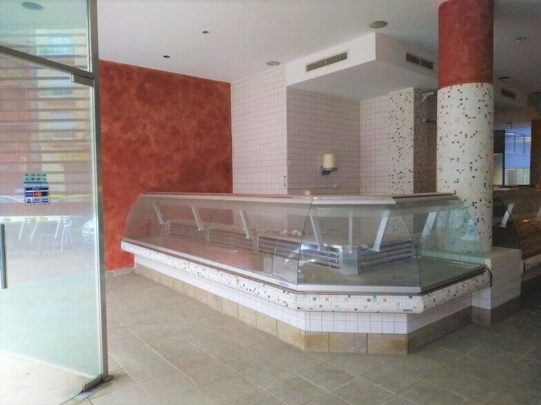 Retail in València for sale - Building Photo - Image 2 of 24