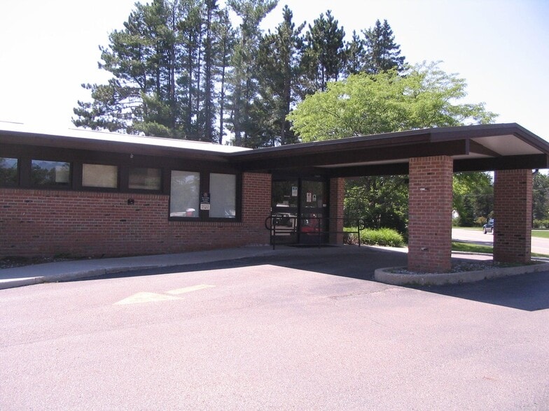 1010 W North Down River Rd, Grayling, MI for sale - Building Photo - Image 1 of 16