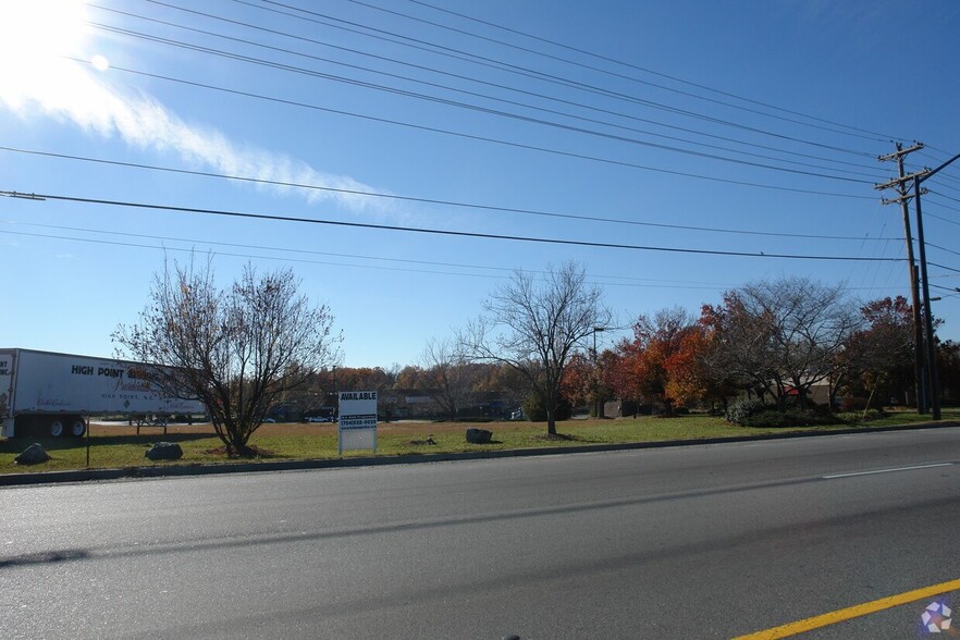 Sunset Rd, Charlotte, NC for sale - Primary Photo - Image 1 of 8
