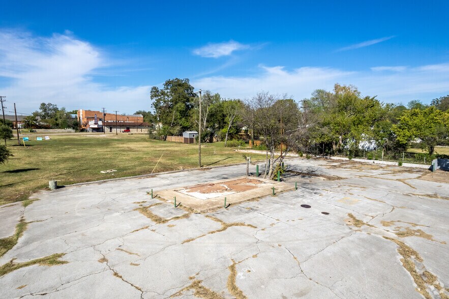 1233 E. Rosedale, Fort Worth, TX 76104