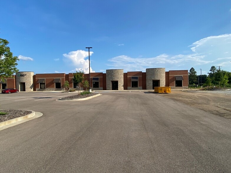 809 Varsity Dr, Tupelo, MS for lease - Building Photo - Image 3 of 9