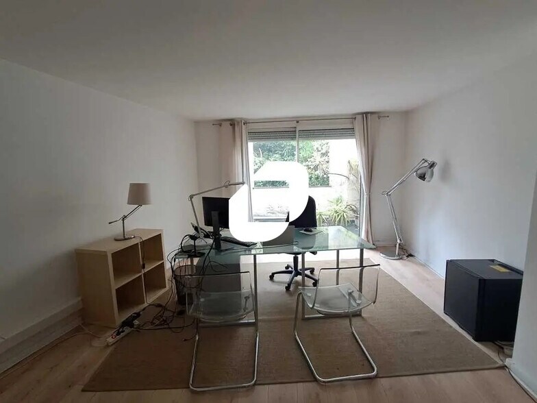 Office in Bordeaux for lease - Interior Photo - Image 1 of 17