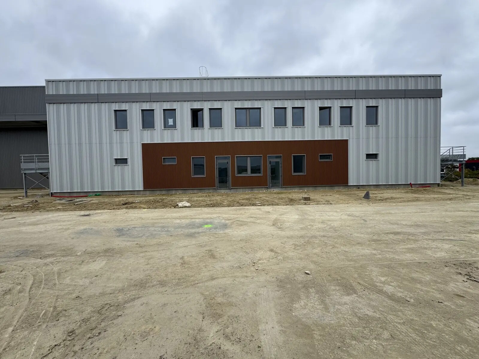 Flex in Frépillon for lease Building Photo- Image 1 of 17