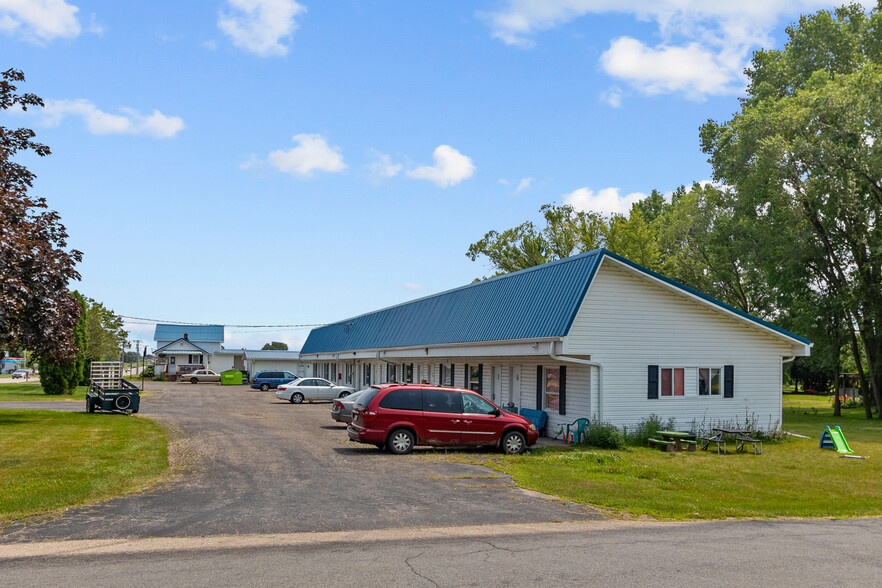 2 Motels and 2 Duplexes portfolio of 3 properties for sale on LoopNet.com - Building Photo - Image 2 of 33