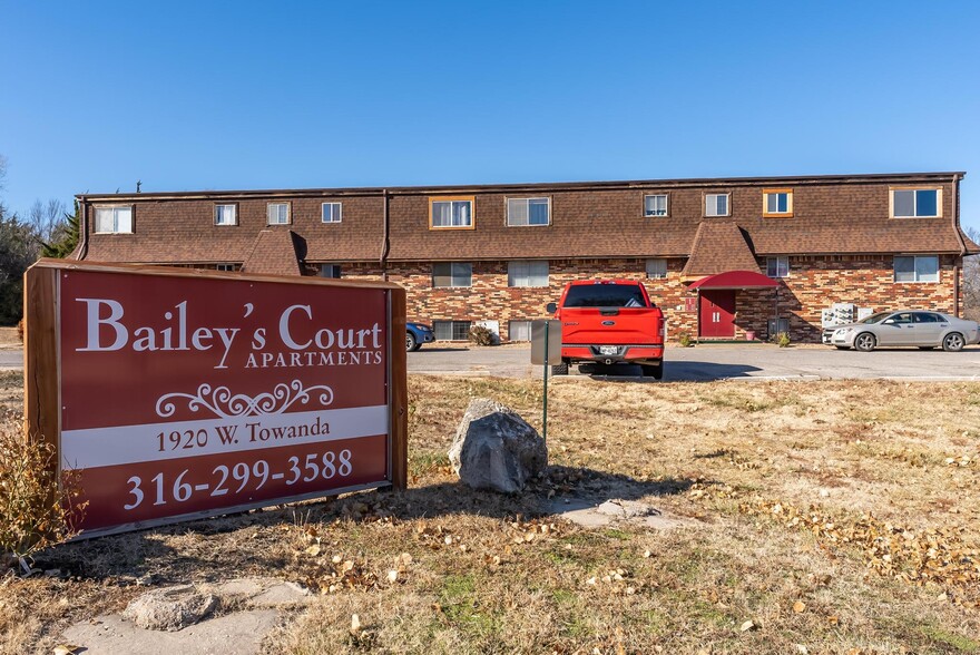 1920 W Towanda, El Dorado, KS for sale - Primary Photo - Image 1 of 1