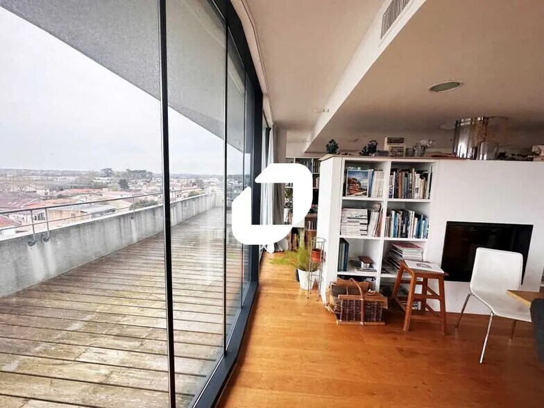 Office in Cenon for sale - Interior Photo - Image 1 of 6